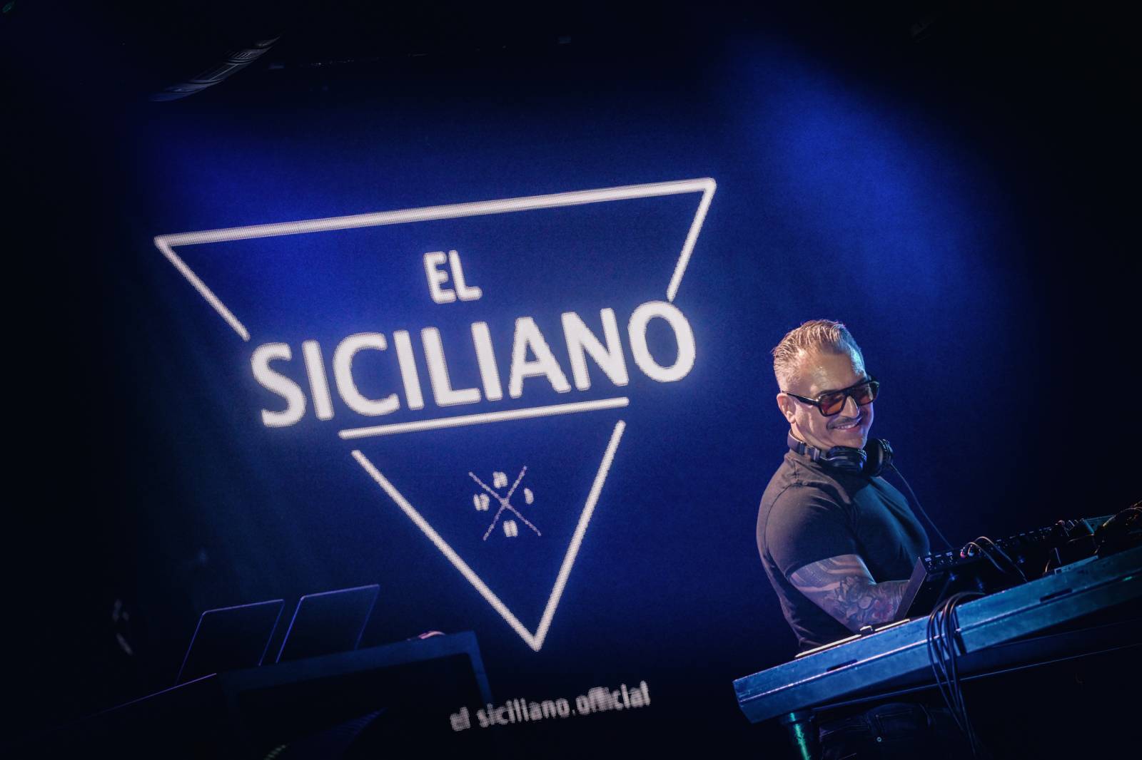 Parov Stelar roztančil Forum Karlín, vyprodanou show otevřel DJ El Siciliano