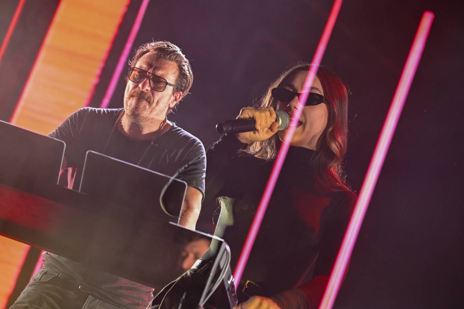 Parov Stelar roztančil Forum Karlín, vyprodanou show otevřel DJ El Siciliano