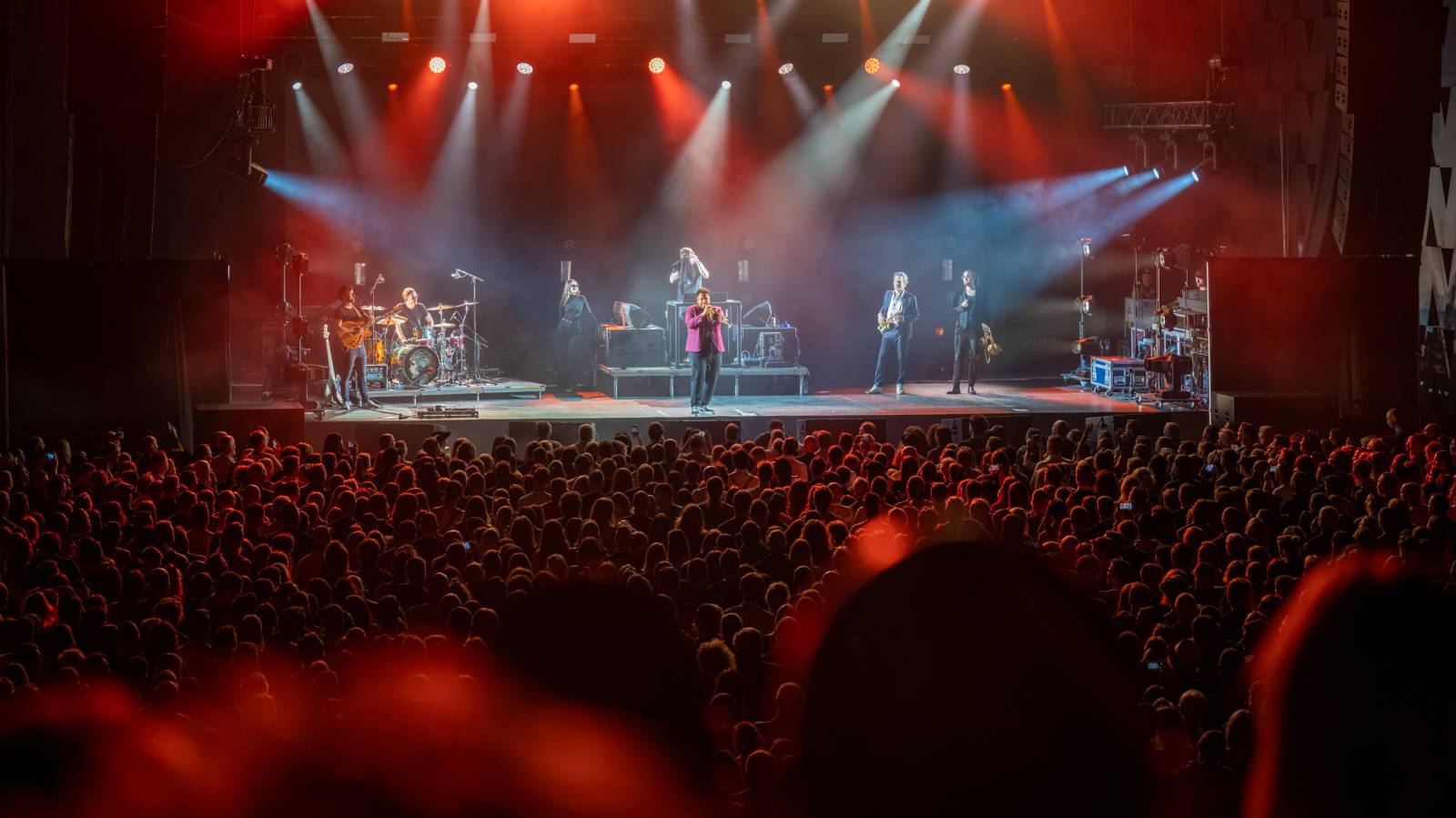 Parov Stelar roztančil Forum Karlín, vyprodanou show otevřel DJ El Siciliano