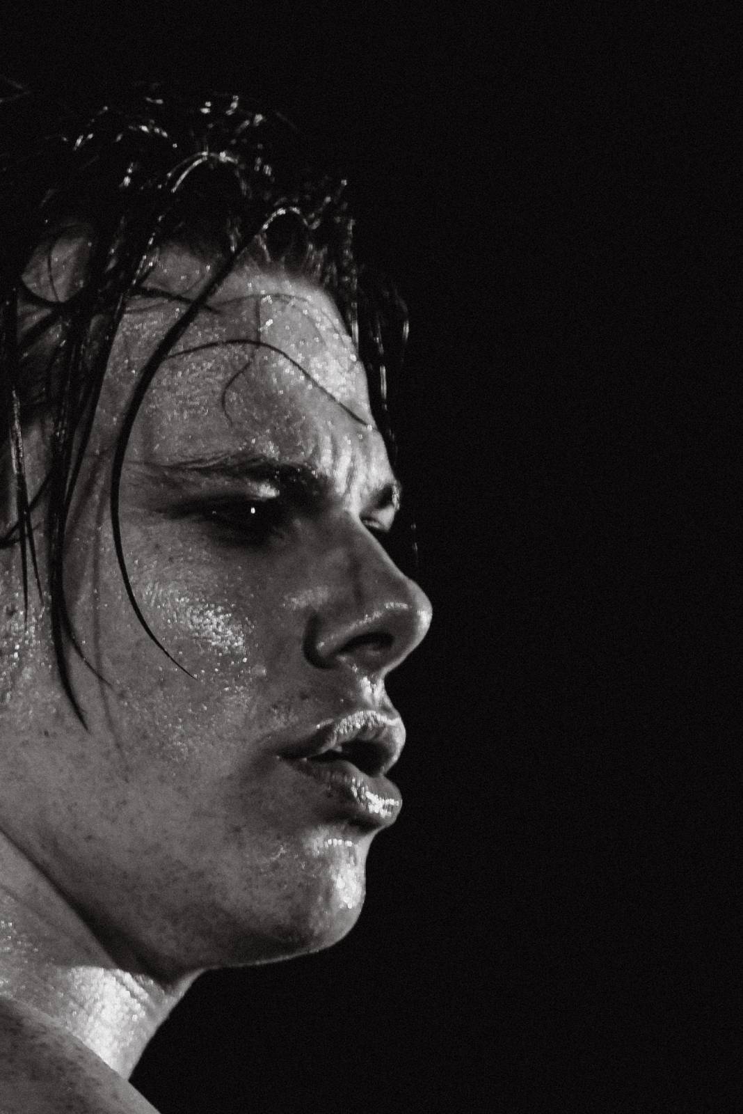 Divoký a bláznivý Yungblud dostal pražské publikum do varu. Mluvil česky a pozval si na stage fanouška