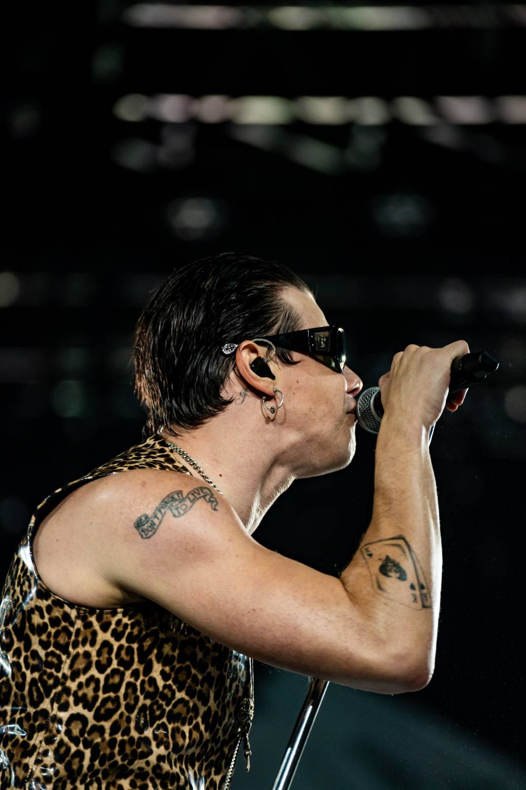 Divoký a bláznivý Yungblud dostal pražské publikum do varu. Mluvil česky a pozval si na stage fanouška