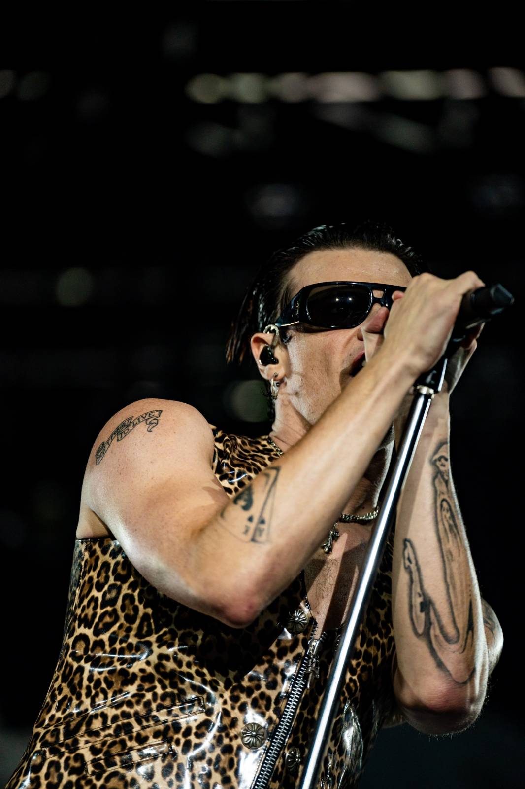 Divoký a bláznivý Yungblud dostal pražské publikum do varu. Mluvil česky a pozval si na stage fanouška