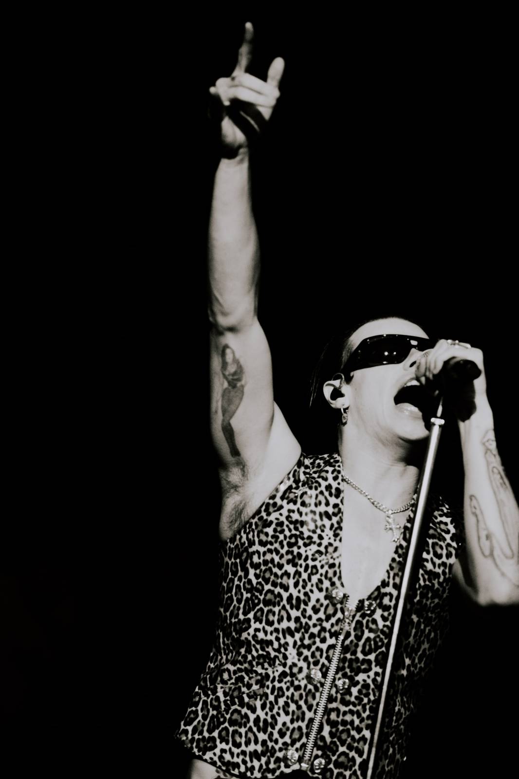 Divoký a bláznivý Yungblud dostal pražské publikum do varu. Mluvil česky a pozval si na stage fanouška