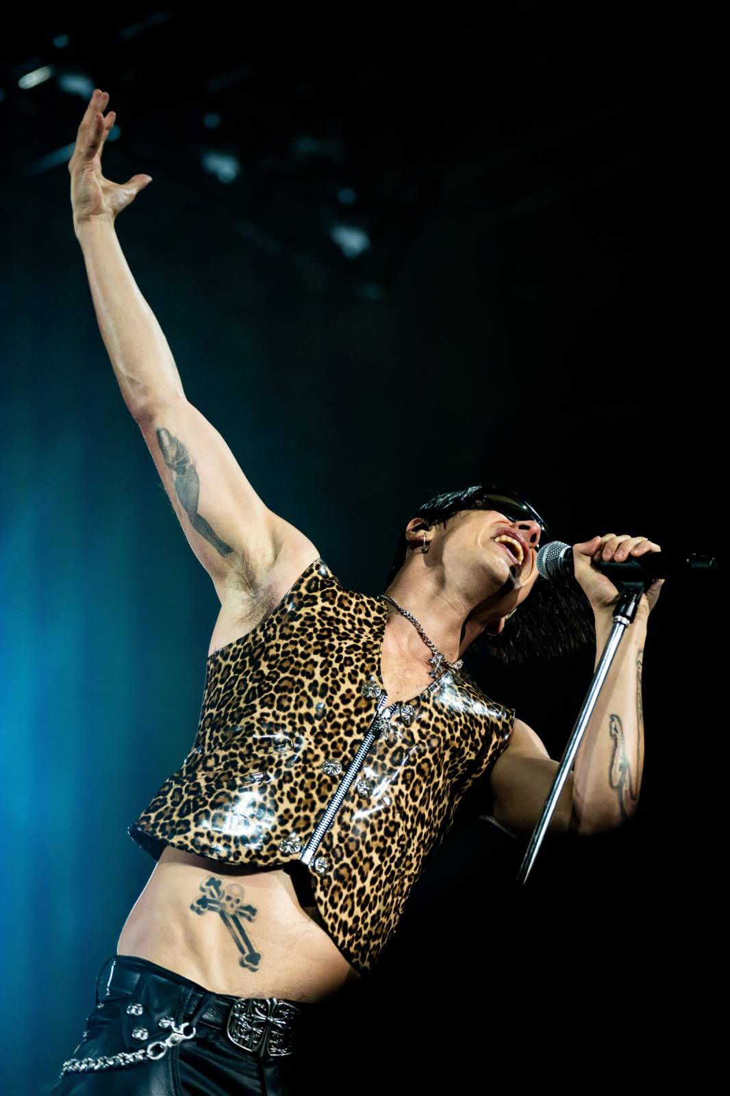 Divoký a bláznivý Yungblud dostal pražské publikum do varu. Mluvil česky a pozval si na stage fanouška