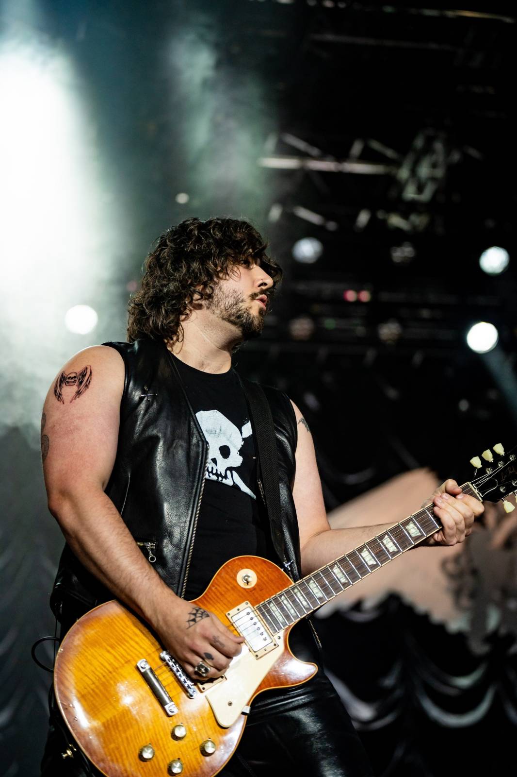 Divoký a bláznivý Yungblud dostal pražské publikum do varu. Mluvil česky a pozval si na stage fanouška