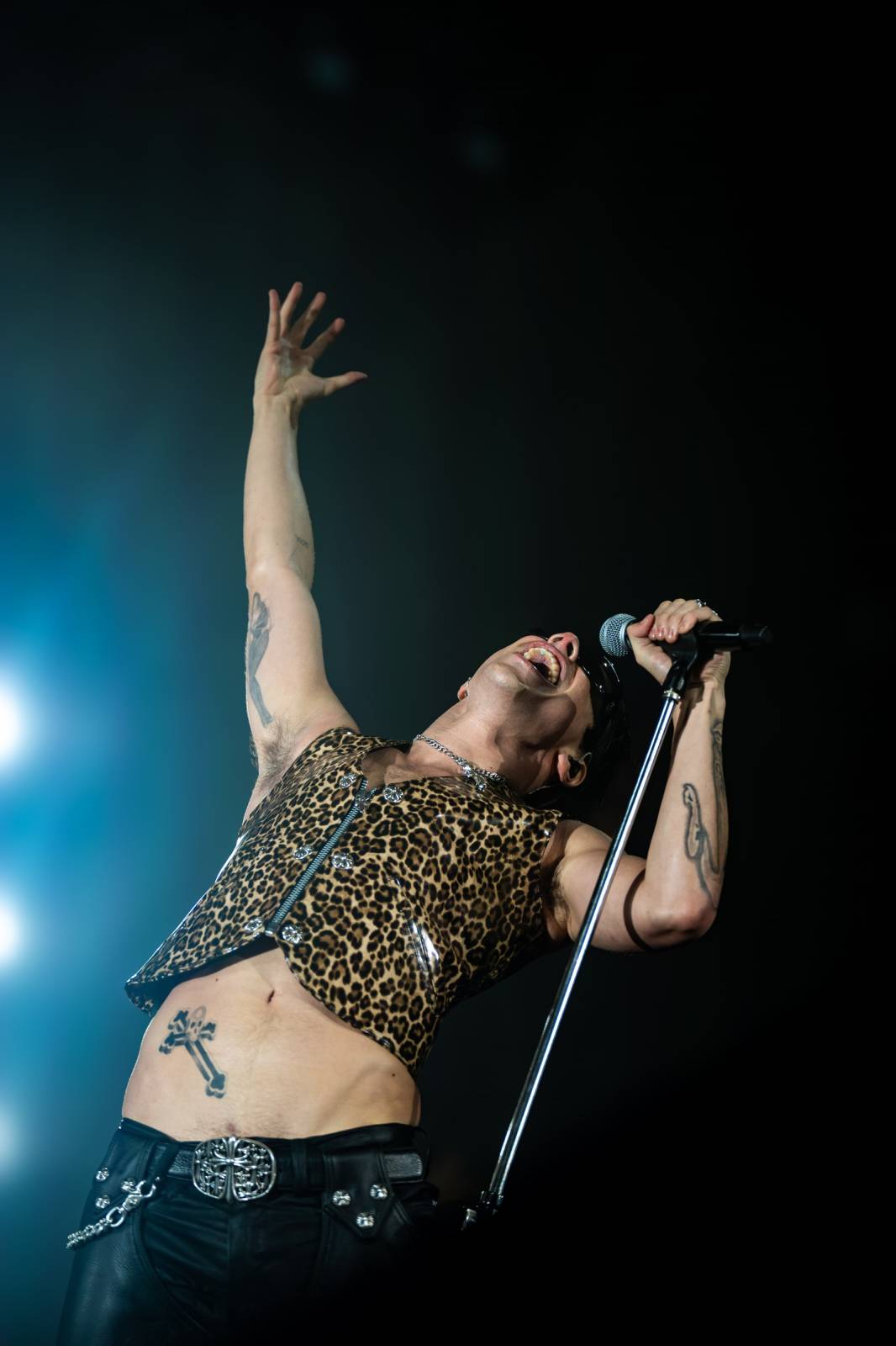 Divoký a bláznivý Yungblud dostal pražské publikum do varu. Mluvil česky a pozval si na stage fanouška