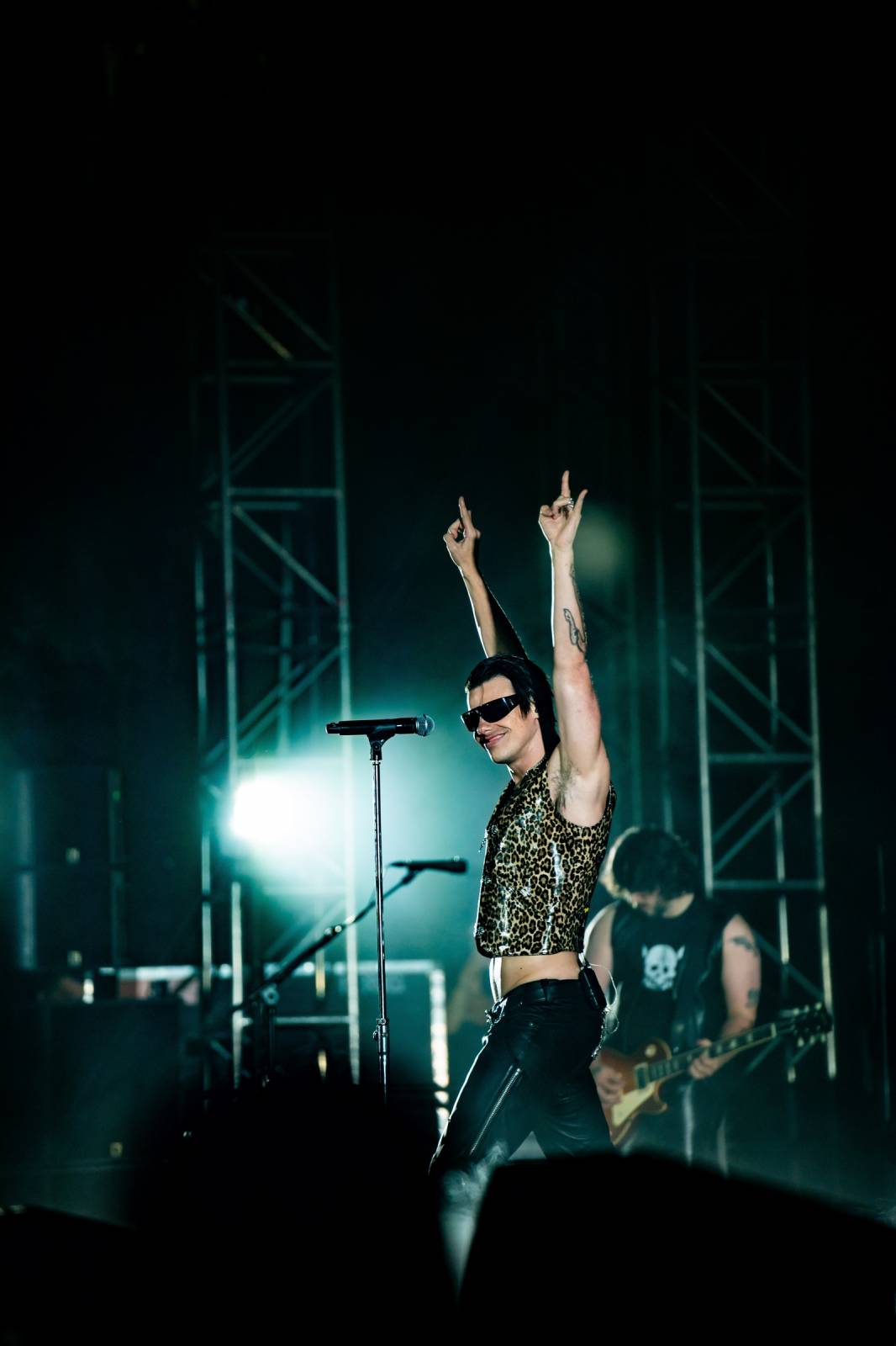 Divoký a bláznivý Yungblud dostal pražské publikum do varu. Mluvil česky a pozval si na stage fanouška