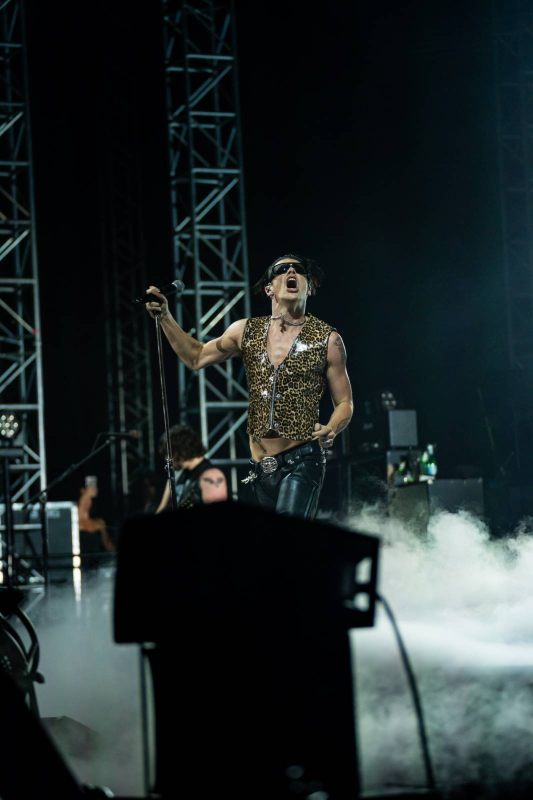 Divoký a bláznivý Yungblud dostal pražské publikum do varu. Mluvil česky a pozval si na stage fanouška