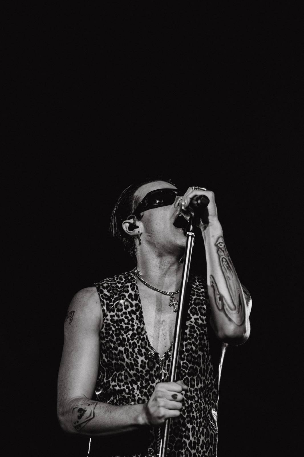 Divoký a bláznivý Yungblud dostal pražské publikum do varu. Mluvil česky a pozval si na stage fanouška