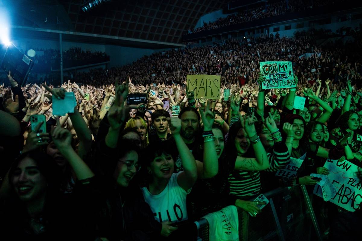 Divoký a bláznivý Yungblud dostal pražské publikum do varu. Mluvil česky a pozval si na stage fanouška