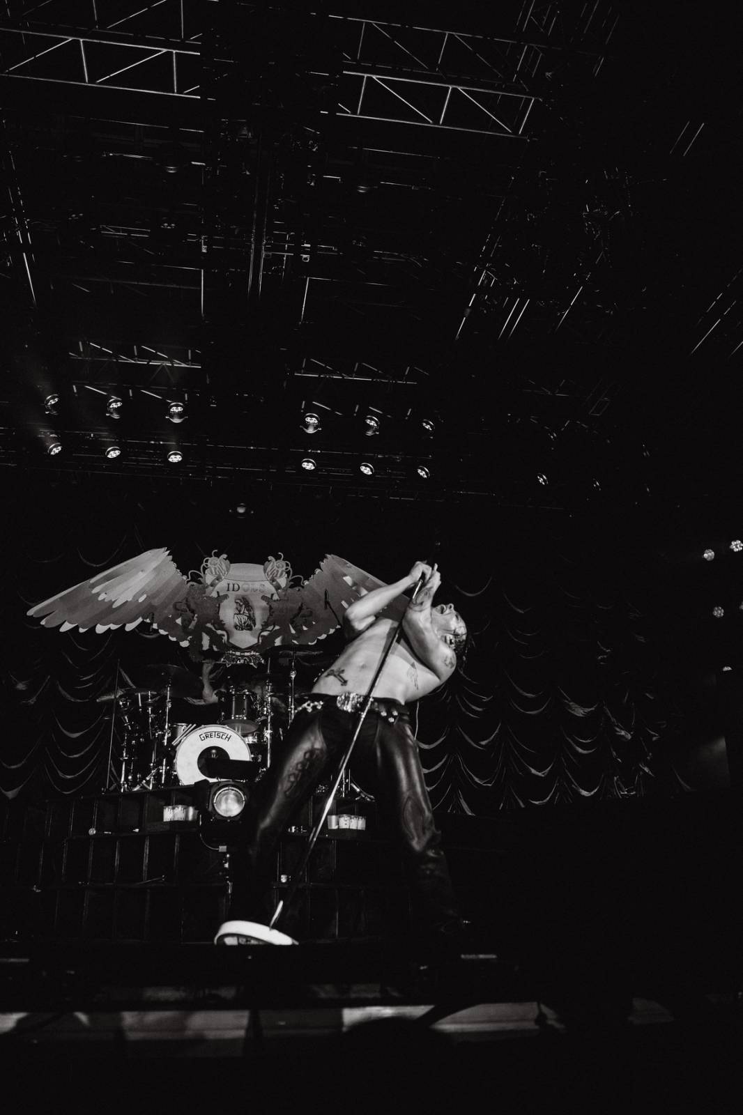 Divoký a bláznivý Yungblud dostal pražské publikum do varu. Mluvil česky a pozval si na stage fanouška