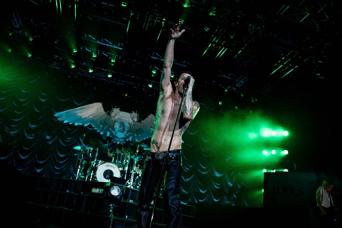 Divoký a bláznivý Yungblud dostal pražské publikum do varu. Mluvil česky a pozval si na stage fanouška