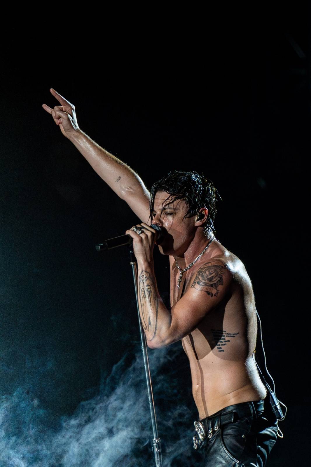 Divoký a bláznivý Yungblud dostal pražské publikum do varu. Mluvil česky a pozval si na stage fanouška