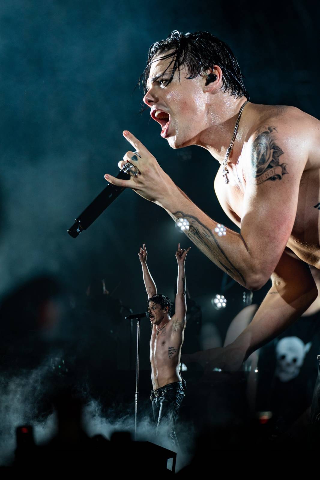 Divoký a bláznivý Yungblud dostal pražské publikum do varu. Mluvil česky a pozval si na stage fanouška