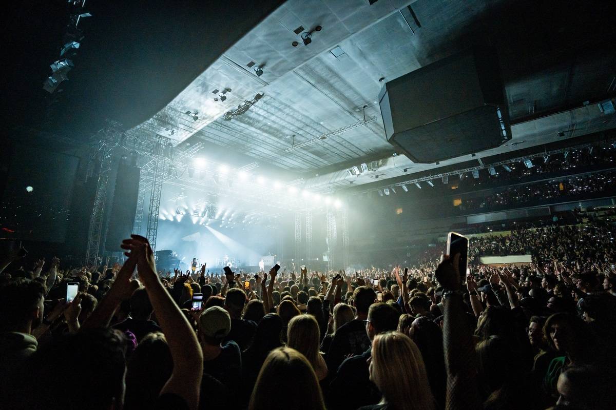 Divoký a bláznivý Yungblud dostal pražské publikum do varu. Mluvil česky a pozval si na stage fanouška