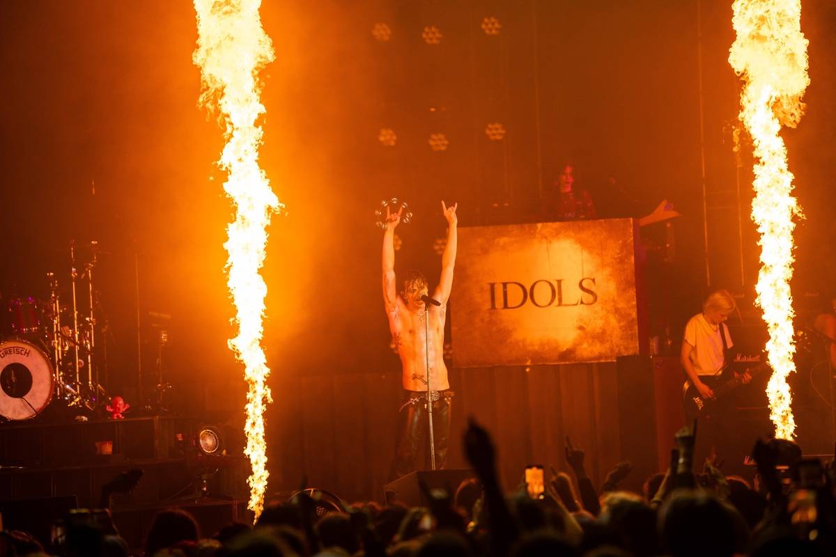 Divoký a bláznivý Yungblud dostal pražské publikum do varu. Mluvil česky a pozval si na stage fanouška