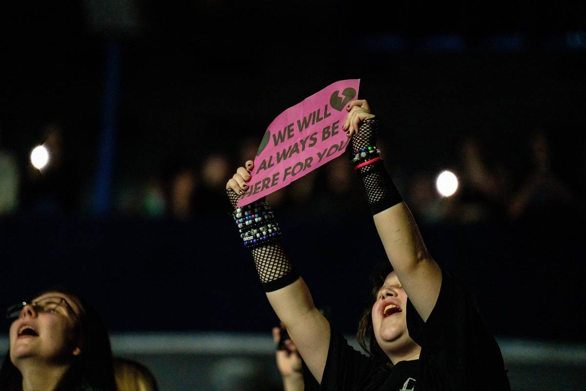 Divoký a bláznivý Yungblud dostal pražské publikum do varu. Mluvil česky a pozval si na stage fanouška