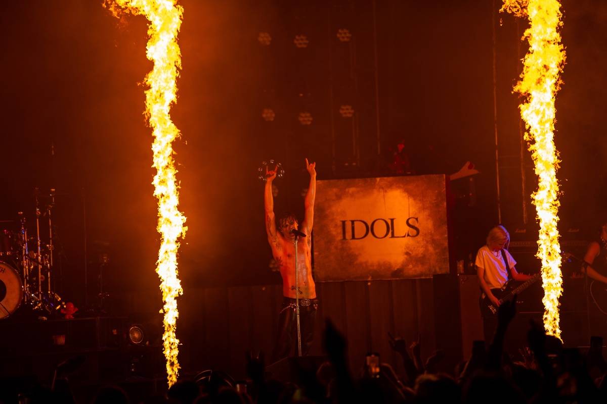 Divoký a bláznivý Yungblud dostal pražské publikum do varu. Mluvil česky a pozval si na stage fanouška