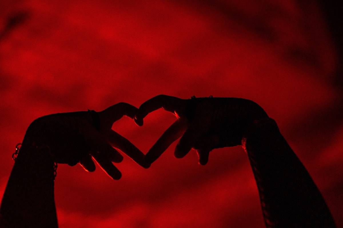 Divoký a bláznivý Yungblud dostal pražské publikum do varu. Mluvil česky a pozval si na stage fanouška