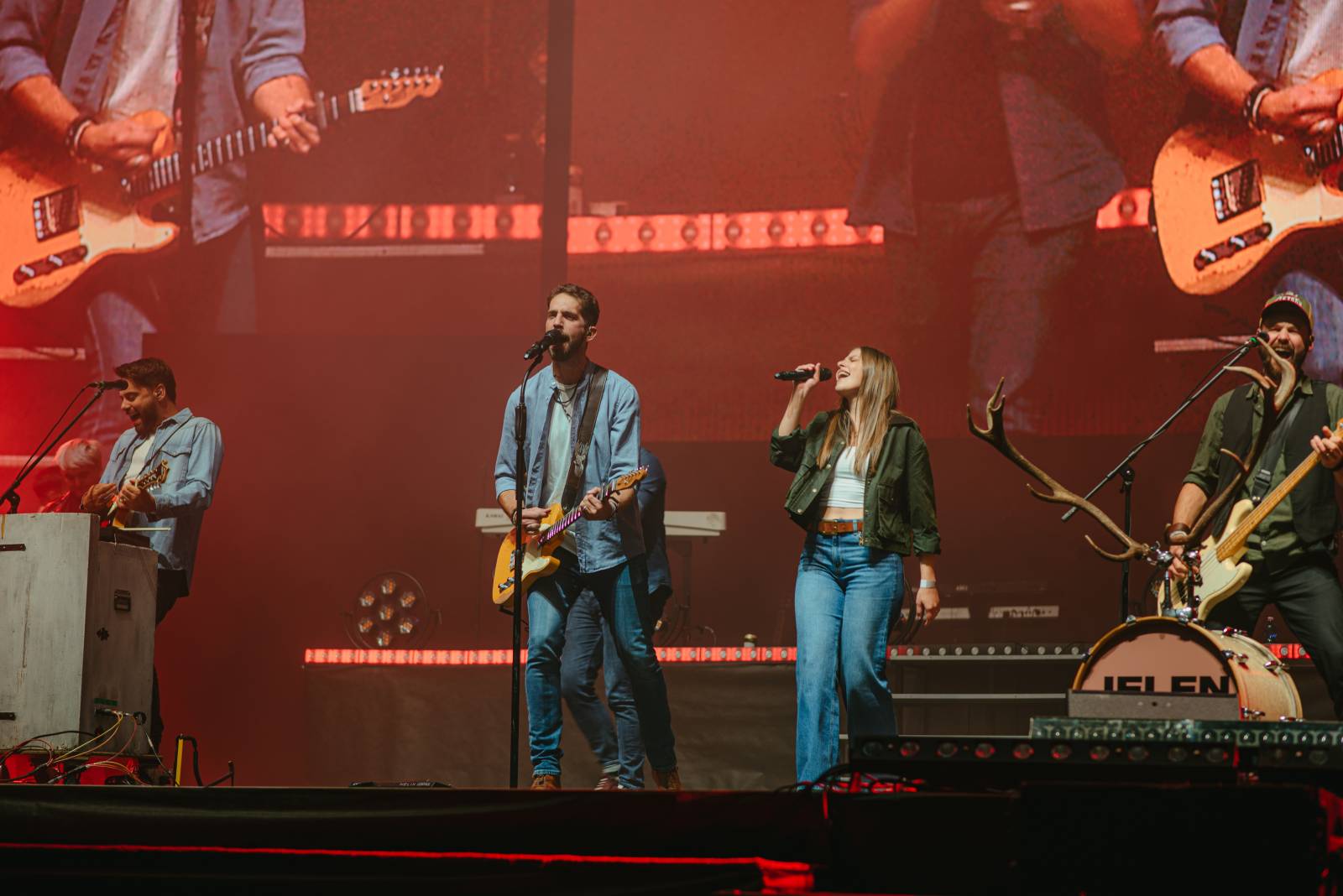 Český mejdan s Impulsem rozhýbal Prahu. Vystoupili Marek Ztracený, Marie Rottrová, Paľo Habera i Jelen