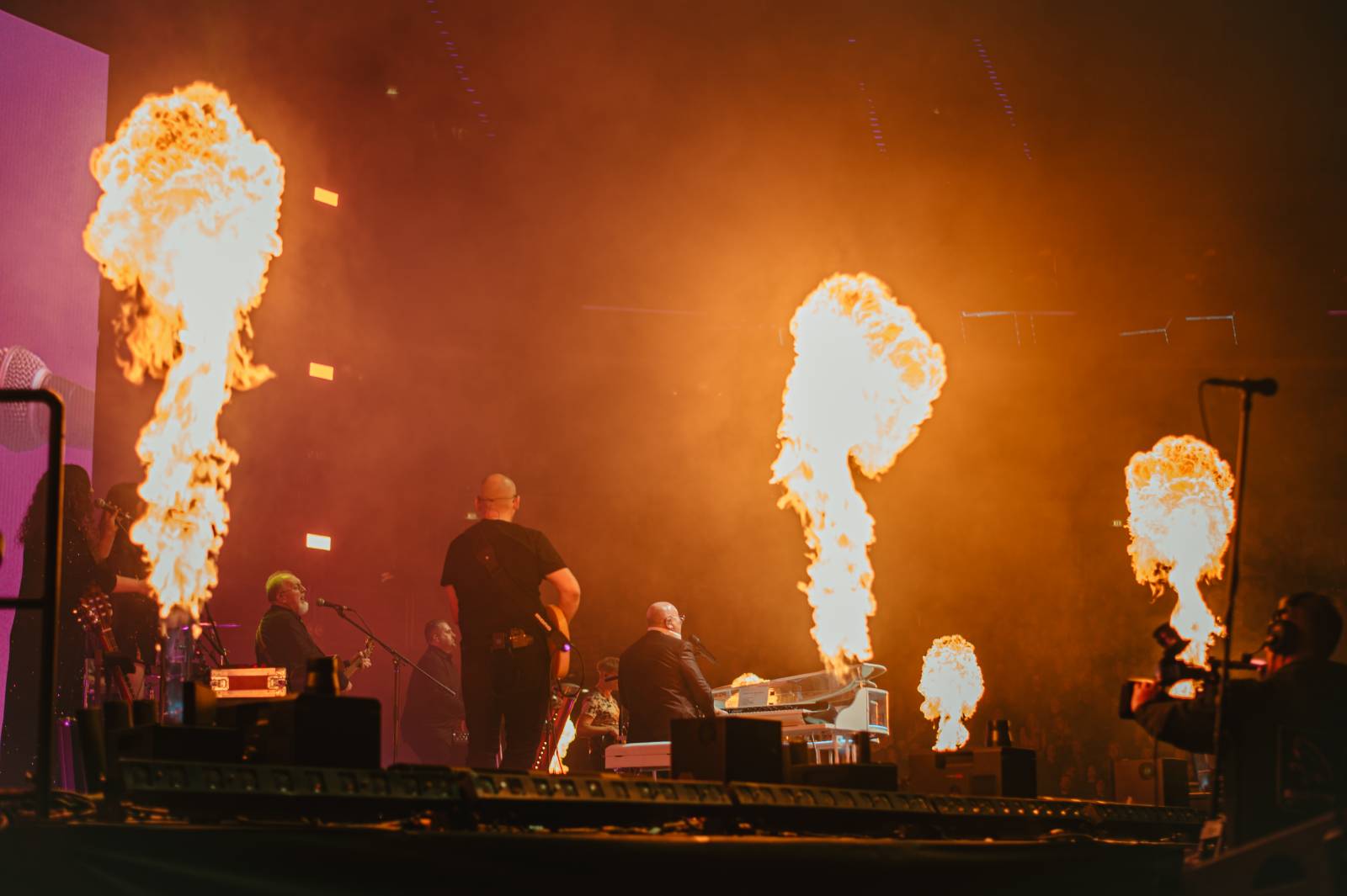 Český mejdan s Impulsem rozhýbal Prahu. Vystoupili Marek Ztracený, Marie Rottrová, Paľo Habera i Jelen
