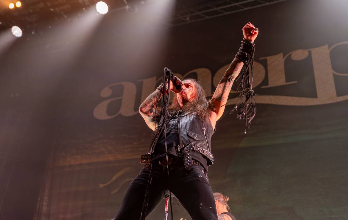  Arch Enemy, Eluveitie, Amorphis a Gatecreeper proměnili halu v pražských Holešovicích na metalové nebe