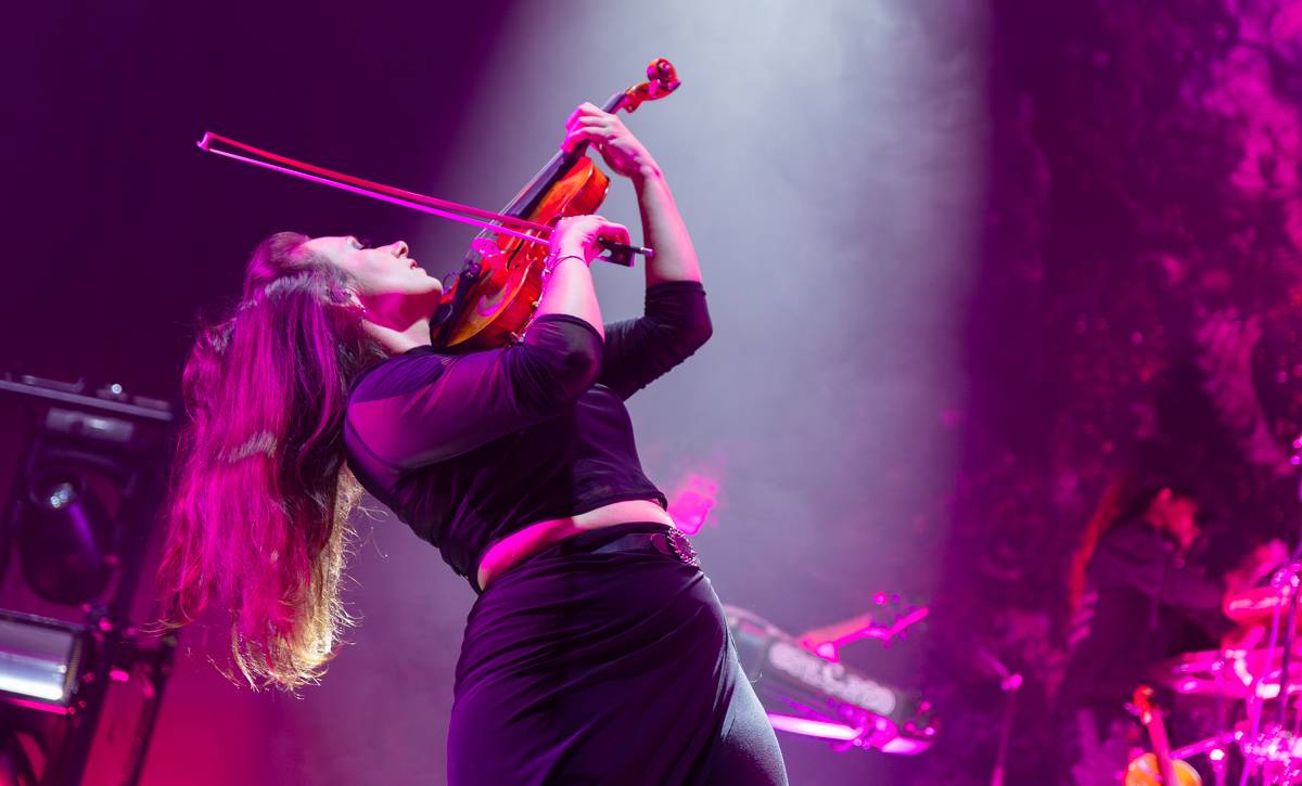  Arch Enemy, Eluveitie, Amorphis a Gatecreeper proměnili halu v pražských Holešovicích na metalové nebe