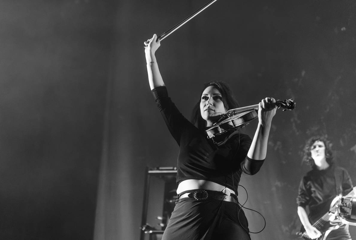  Arch Enemy, Eluveitie, Amorphis a Gatecreeper proměnili halu v pražských Holešovicích na metalové nebe