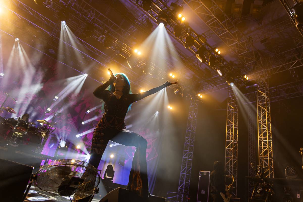  Arch Enemy, Eluveitie, Amorphis a Gatecreeper proměnili halu v pražských Holešovicích na metalové nebe