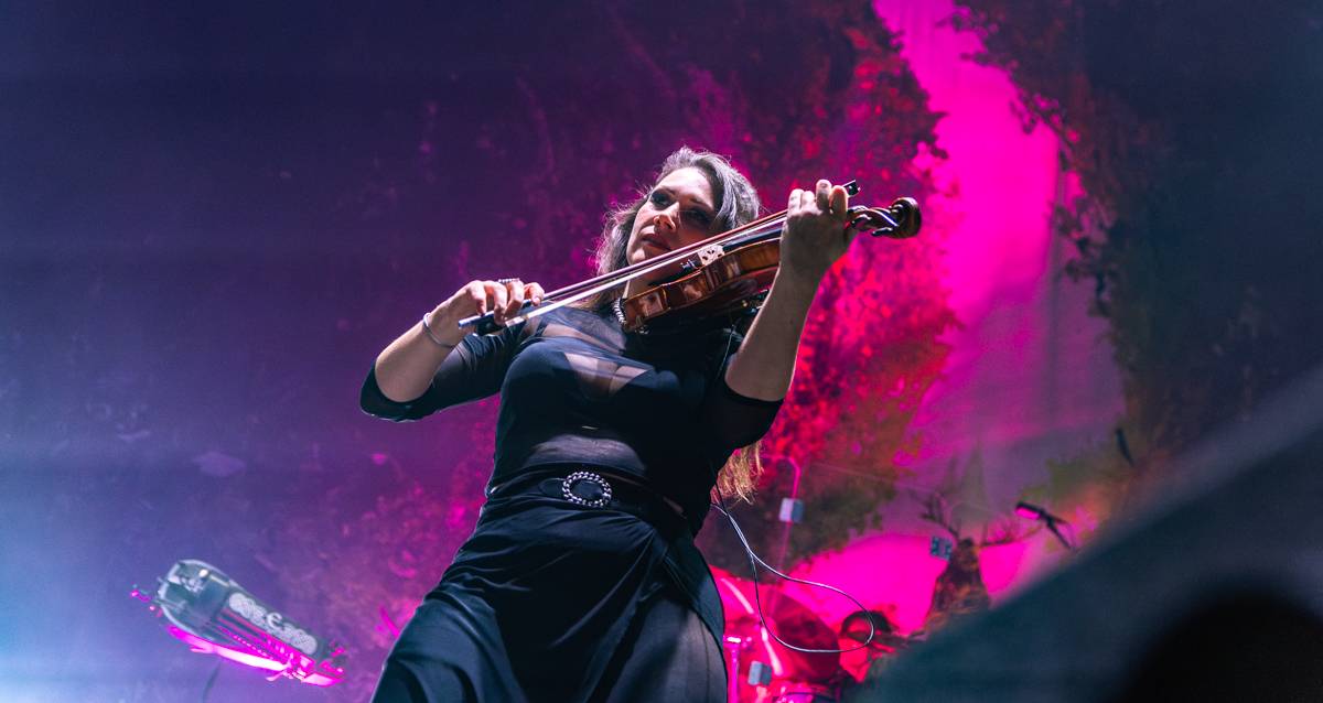  Arch Enemy, Eluveitie, Amorphis a Gatecreeper proměnili halu v pražských Holešovicích na metalové nebe