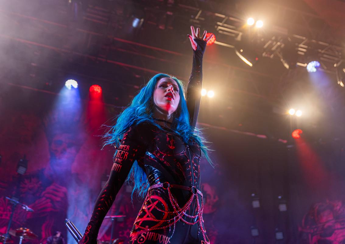  Arch Enemy, Eluveitie, Amorphis a Gatecreeper proměnili halu v pražských Holešovicích na metalové nebe