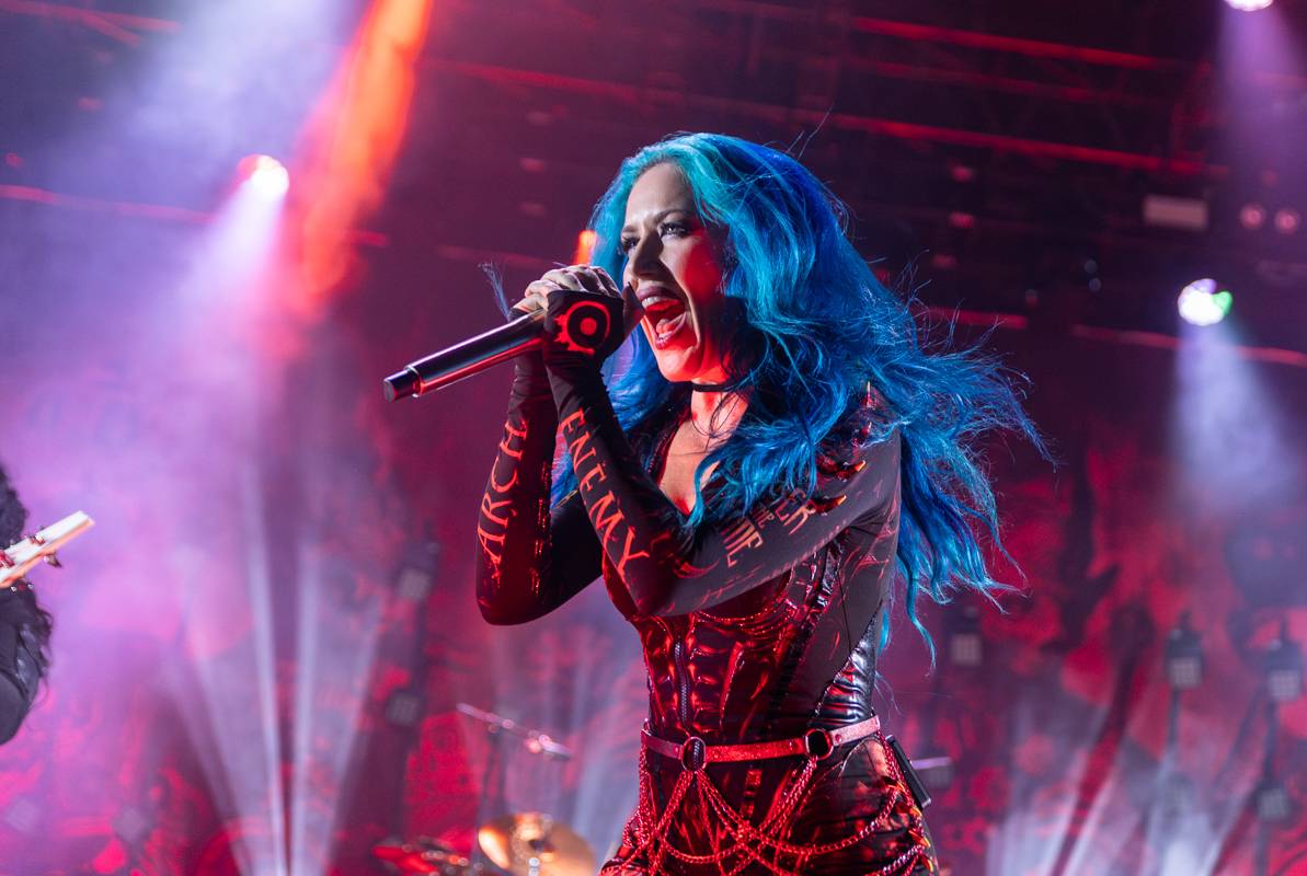  Arch Enemy, Eluveitie, Amorphis a Gatecreeper proměnili halu v pražských Holešovicích na metalové nebe