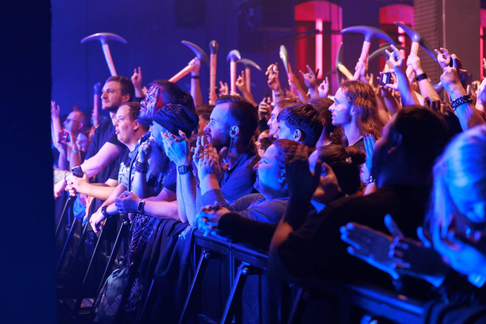 Metalová horečka v MeetFactory. Do Prahy se vrátili Wind Rose