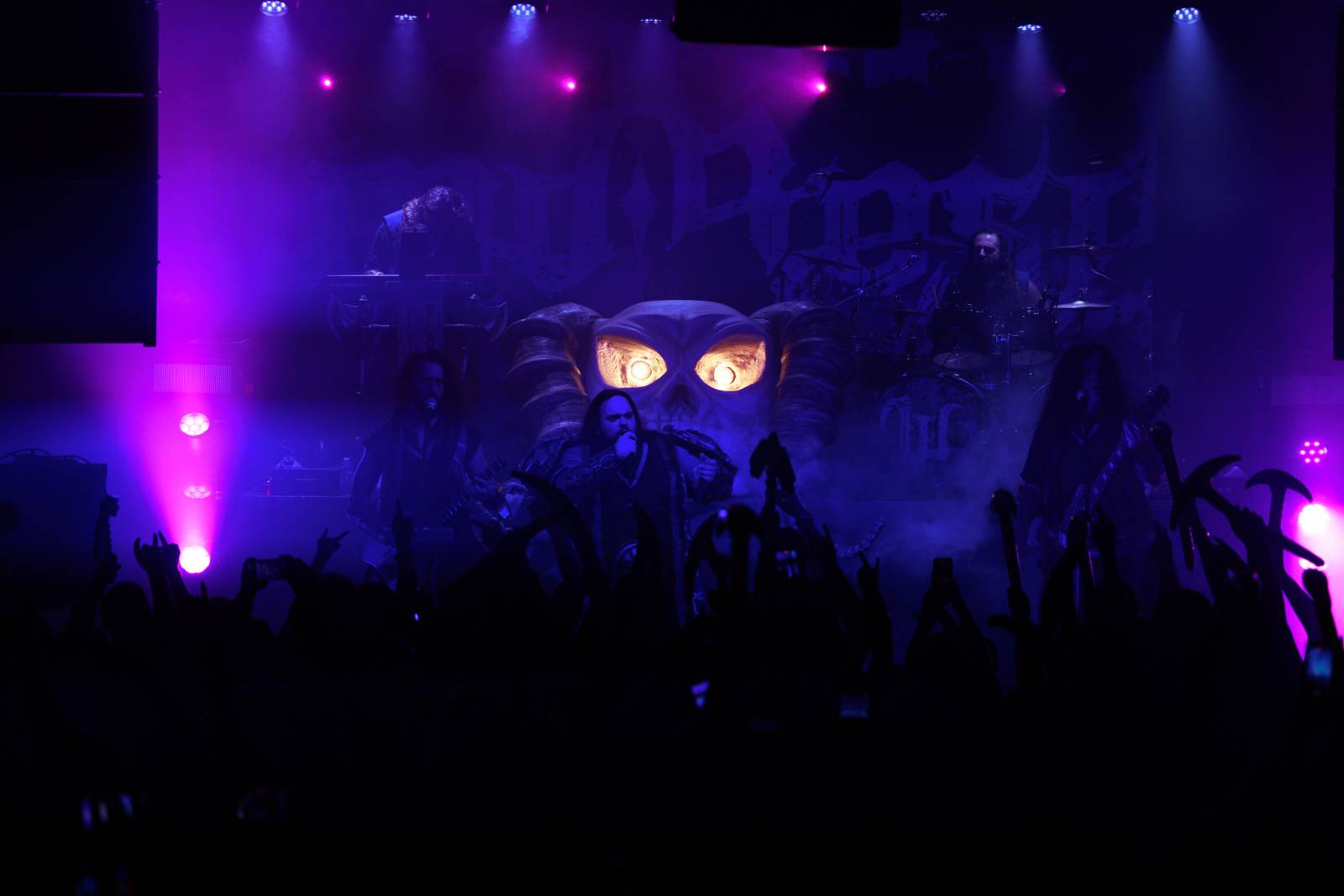 Metalová horečka v MeetFactory. Do Prahy se vrátili Wind Rose