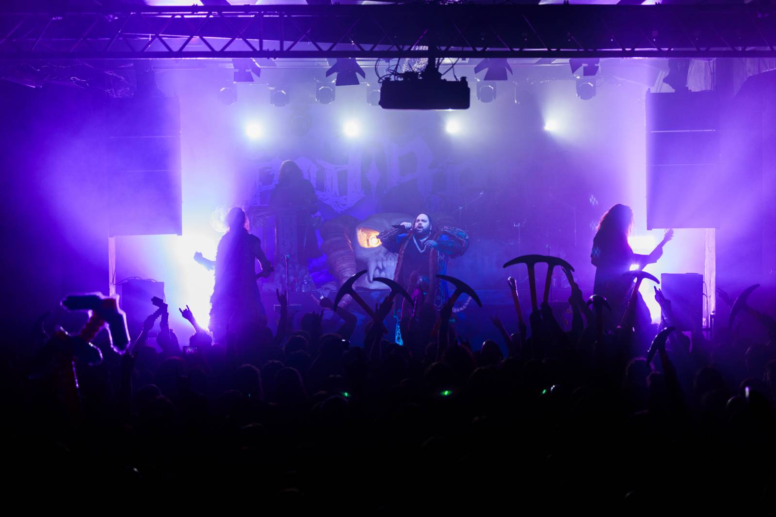 Metalová horečka v MeetFactory. Do Prahy se vrátili Wind Rose