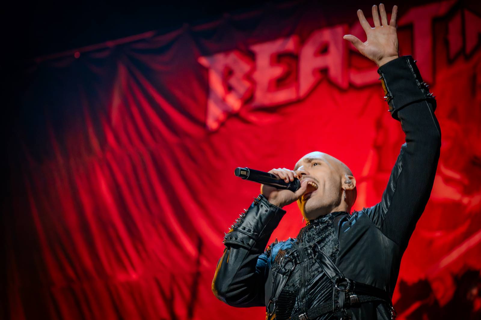 Metalové zemětřesení v Praze. Helloween oslavili ve vyprodané O2 areně čtyřicet let na scéně