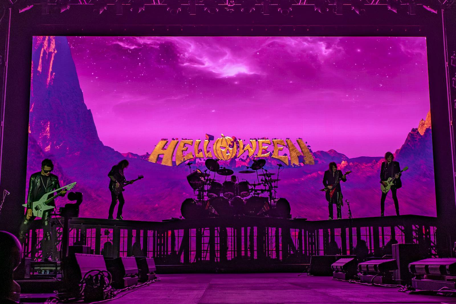 Metalové zemětřesení v Praze. Helloween oslavili ve vyprodané O2 areně čtyřicet let na scéně