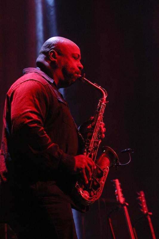 Legendární baskytarista Marcus Miller se představil na festivalu JazzFestBrno, zavzpomínal na Milese Davise