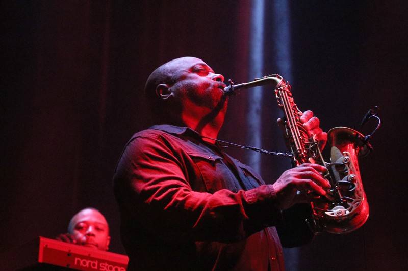 Legendární baskytarista Marcus Miller se představil na festivalu JazzFestBrno, zavzpomínal na Milese Davise