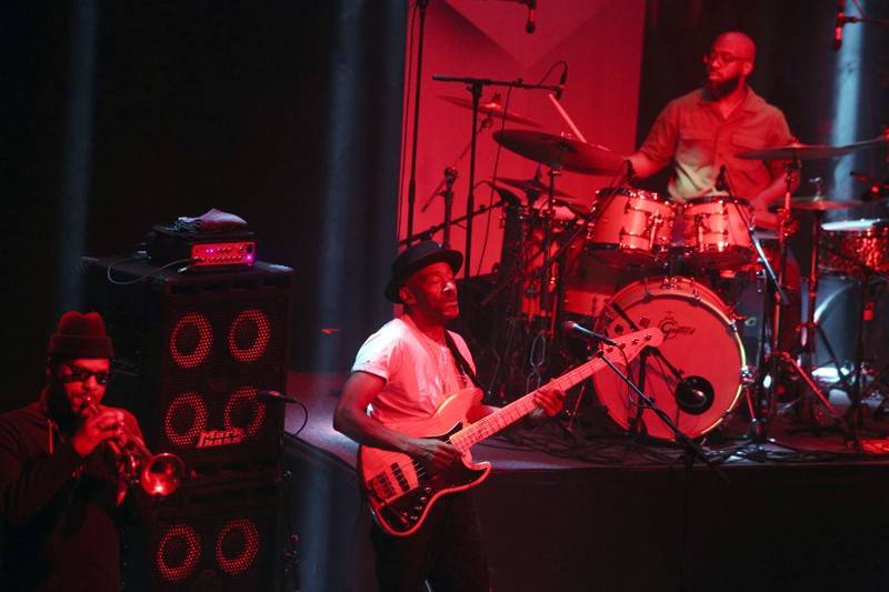 Legendární baskytarista Marcus Miller se představil na festivalu JazzFestBrno, zavzpomínal na Milese Davise