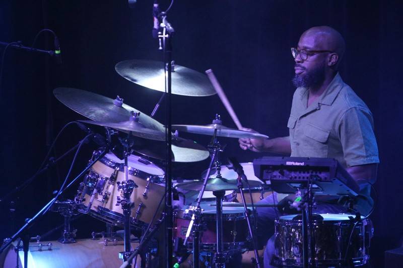 Legendární baskytarista Marcus Miller se představil na festivalu JazzFestBrno, zavzpomínal na Milese Davise