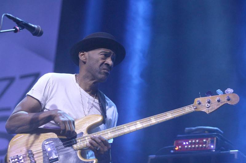 Legendární baskytarista Marcus Miller se představil na festivalu JazzFestBrno, zavzpomínal na Milese Davise