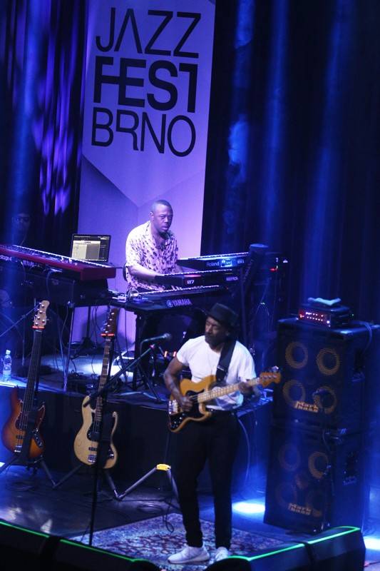 Legendární baskytarista Marcus Miller se představil na festivalu JazzFestBrno, zavzpomínal na Milese Davise