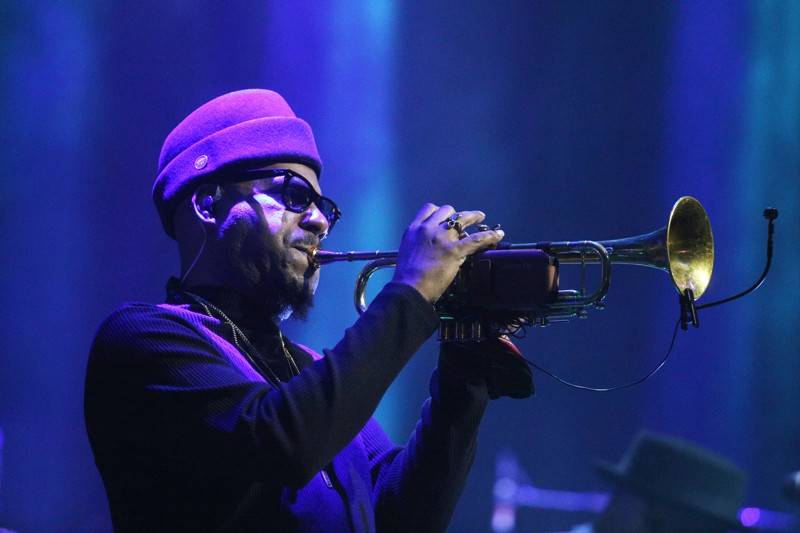 Legendární baskytarista Marcus Miller se představil na festivalu JazzFestBrno, zavzpomínal na Milese Davise