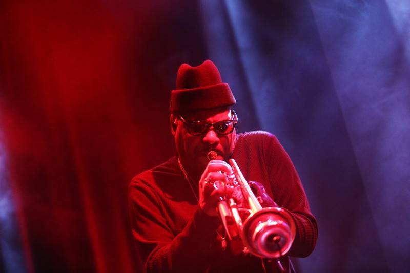 Legendární baskytarista Marcus Miller se představil na festivalu JazzFestBrno, zavzpomínal na Milese Davise