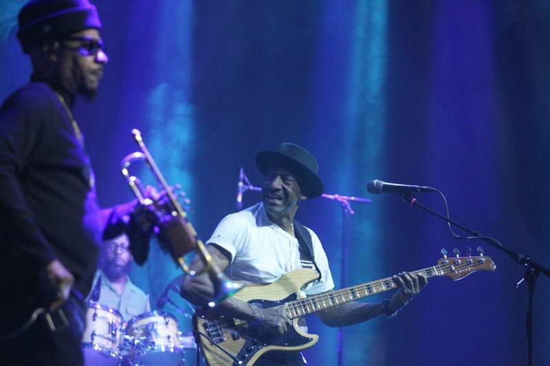 Legendární baskytarista Marcus Miller se představil na festivalu JazzFestBrno, zavzpomínal na Milese Davise