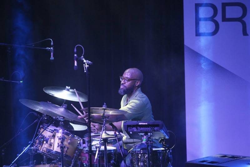 Legendární baskytarista Marcus Miller se představil na festivalu JazzFestBrno, zavzpomínal na Milese Davise