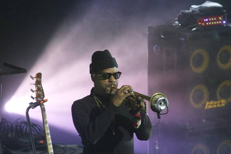 Legendární baskytarista Marcus Miller se představil na festivalu JazzFestBrno, zavzpomínal na Milese Davise