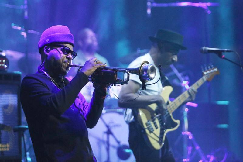 Legendární baskytarista Marcus Miller se představil na festivalu JazzFestBrno, zavzpomínal na Milese Davise