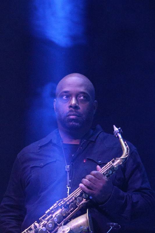 Legendární baskytarista Marcus Miller se představil na festivalu JazzFestBrno, zavzpomínal na Milese Davise